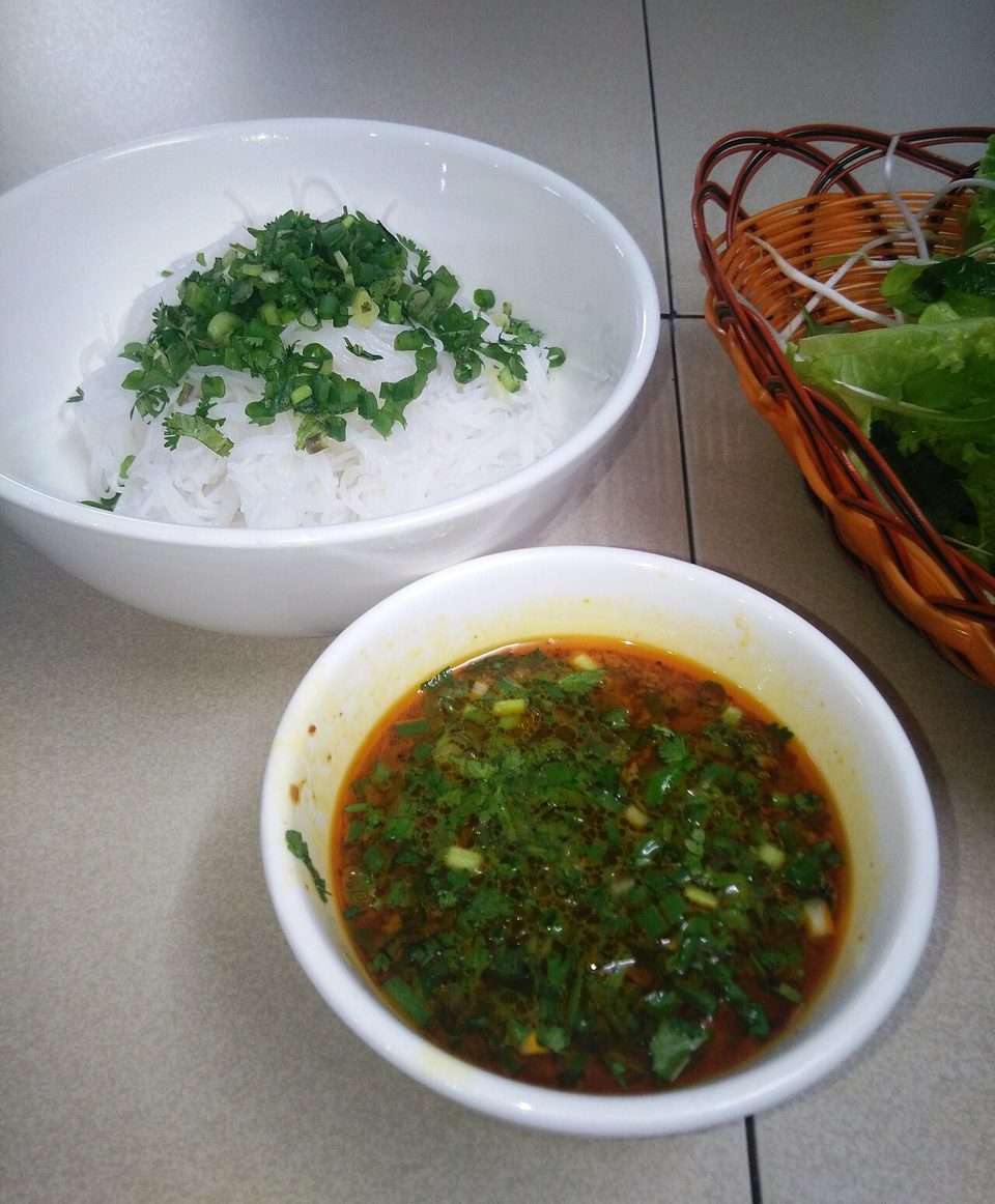 Bún quậy (Phu Quoc stirred noodle soup)