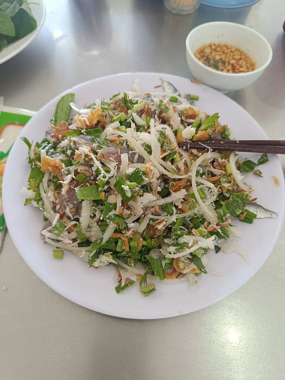 Gỏi cá trích (raw herring salad)